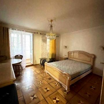 Продам 3 комн. квартиру в кирпичном доме на Молдаванке.
