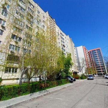 Продам Отличную 2-х комнатную " Чешку" в Центре Сертификат!!!