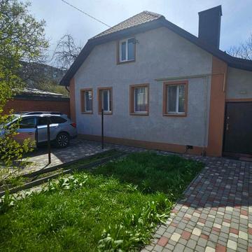 Продаж будинку в центрі