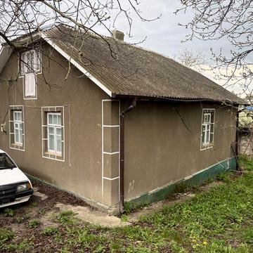 Продається будинок з великою земельною ділянко