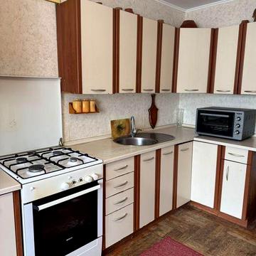 Продам трехкомнатную квартиру ул. Летная