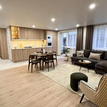Продаж 3 к квартири у центрі біля озера