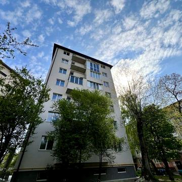 Продам велику однокімнатну квартиру у цегляному будинку