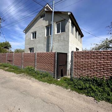 Продаж будинку!смт Володарка!Центр