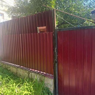 Продам частину будинку в жилому стані.