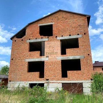 Продам великий двоповерховий будинок.з хорошою локацією