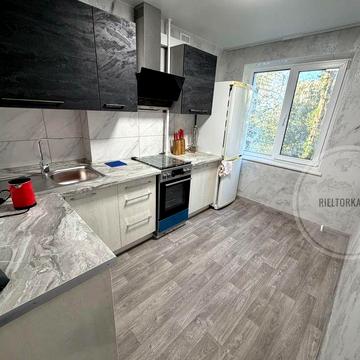 Площа Перемоги/Парк 3к квартира на 4 поверсі з 9, частково ремонт.