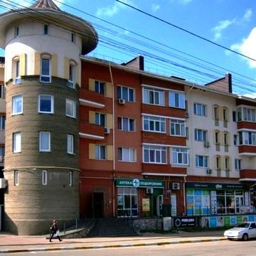 Богдана Хмельницького вул., 1