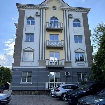 Здається сучасна квартира в центрі міста