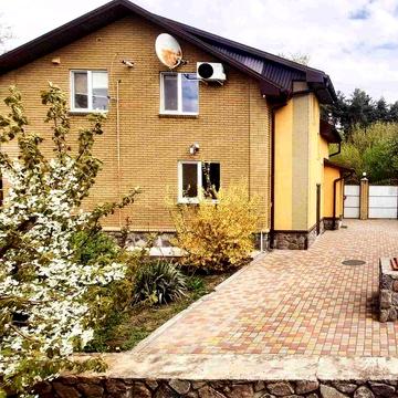 Продам 2-х поверховий Будинок. Власниця.