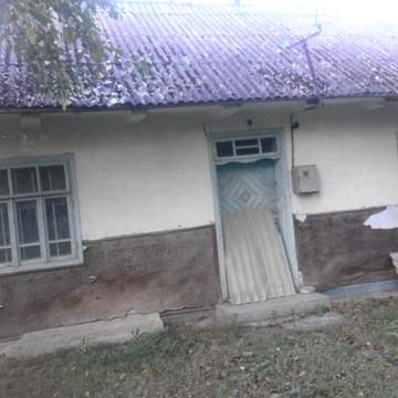 Продаю будинок з господарськими приміщеннями та фундаментом