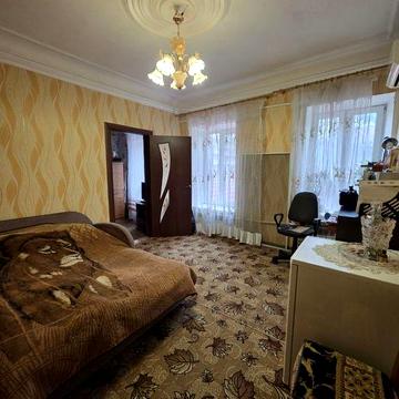 Продам 2 ком.Лазарева 53.Можно по  сертификату