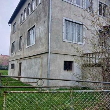 Продається будинок 385м.кв.  14 соток.