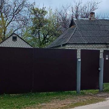 Земельна ділянка з півбудинка