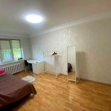 Без комісії продам 1к біля метро, вул, Здановської 5/2, Голосіївський р-н.