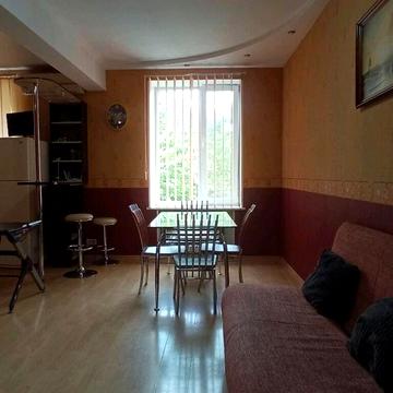 Продам трикімнатну  квартиру в центрі. Сертифікат