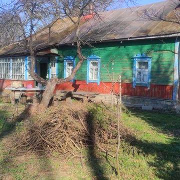 Продам будинок по близу Чернігова з доглянутим садом і городом.