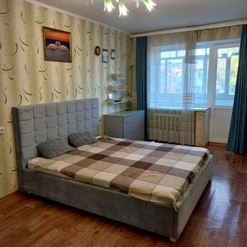 Сдам квартиру 2-х кімнатну Військбуд