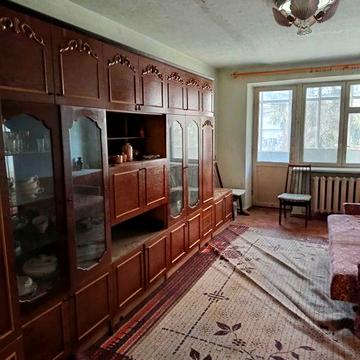 Продам квартиру у Миргороді, 2х кімнатну другий поверх. Центр.