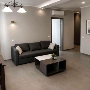 Продається укомплектована 2-кімнатна квартира (82м²) в м. Київ, вул. Анни Ахматової, 30
