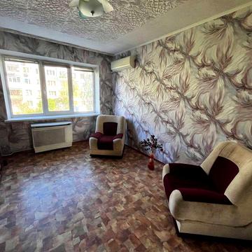 Продам 2-кімнатну квартиру у Нікополі у р-н Варус(великий)