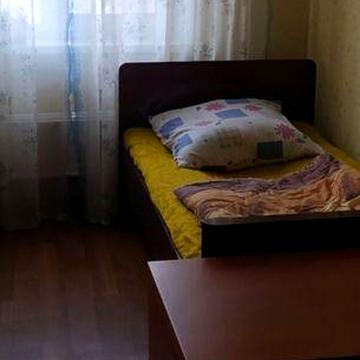 Здається житло на Тополянскій в ціну входять платежі