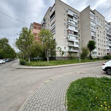 Продам фасадну, кутову 3-кімнатну квартиру на вул. Кравчука 22