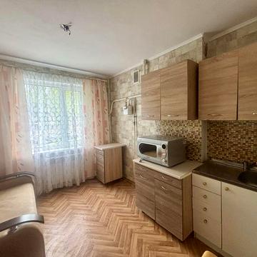 Продам однокімнатну квартиру в центрі міста з великою кухнею