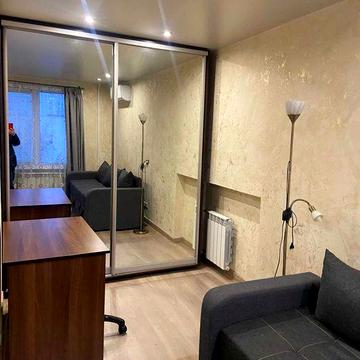 Севастопольська площа.Чоколівський бульвар 14