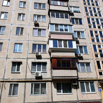 Продаж 2 кімн Мінський масив, вул Дмитра Павличка, АТБ , у дворі дитячий садок, аптека