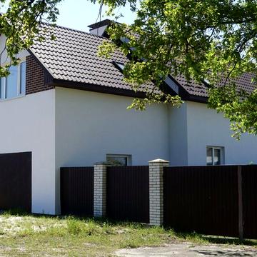 Будинок з ГАЗОМ, Скважиною, Електрикою, Введений в експлуатацію.