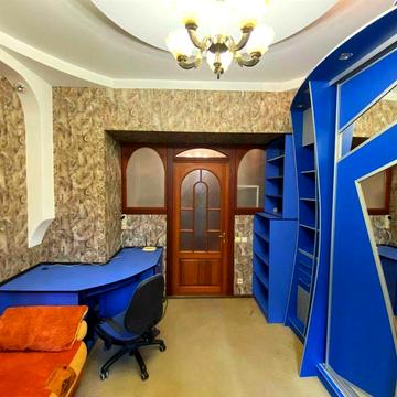 продам  3 кімнатну квартиру 1\2 високі стелі закритий двір,центральний район ,вул Марка Кропівницького (Потьомкінська),кап ремонт