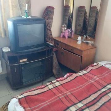 Сдам времянку только солдатам (комната+кухня), парковка во дворе , тел: 067 386 6970Зелёный яр