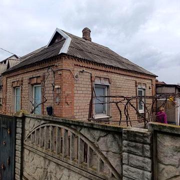 Продам домик с гаражом на Долгинцево