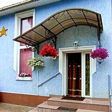 ПРОДАМ КОТЕДЖ, ЖИТЛО, БІЗНЕС між двома термальними курортами!!! У передмісті Берегова.