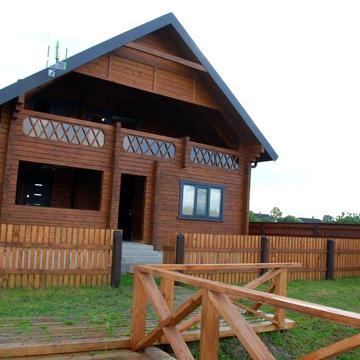 Будинок для відпочинку із дерева с.Пулемець