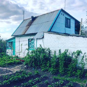 Простора дача біля заливу "Сади"