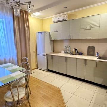 Оренда 2К квартири Ахматової Дніпровська набережна Позняки Осокорки