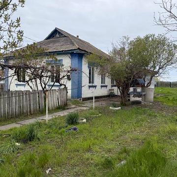 Продам будинок у центрі села Вороне біля річки