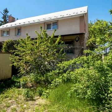 Продам ОКРЕМИЙ БУДИНОК, ГОРІХІВСЬКА (РОША - КЛУБ), 3 сотих землі + земля в оренді! ГАРАЖ!
