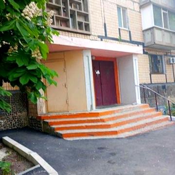 продам 1 комнатную  в саксаганском районе.срочно.