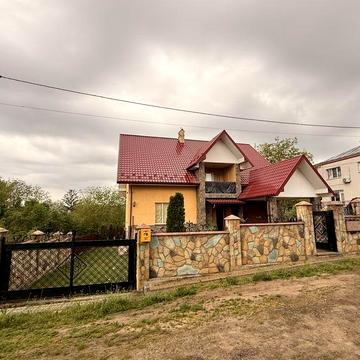 Продам будинок в місті 300 м2/8 соток