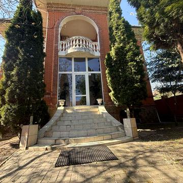 Оренда будинку під бізнес 450 кв.м