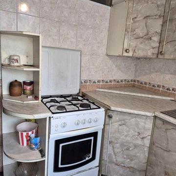 Аренда 3х комн квартира 4-6 спальных мест у. Вокзальная 18, 2/5-этажного дома не угловая Оптовый рынок червоная район Металлургический!