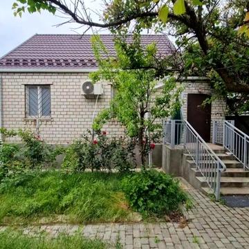 Продаж капітального будинку біля озера
