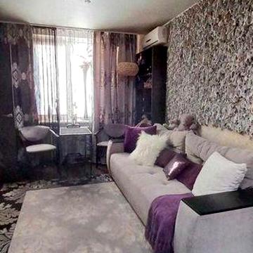 Продам 2 к. кв. возле метро Холодная Гора