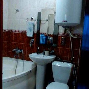 Продам 3 к.кв. біля метро.