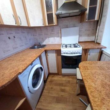 Соломенский  рынок ,ул. Григория Кочуры  3, ареда 1 ком 34 м цена 10500 грн
