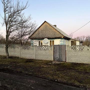 Продам гарний будинок в селі,