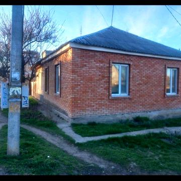Продам пів будинку, вул.Габдрахманова, з окремим двором!